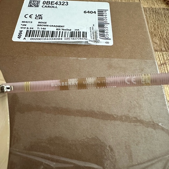 Burberry Carroll tan sunglasses - Picture 5 of 8